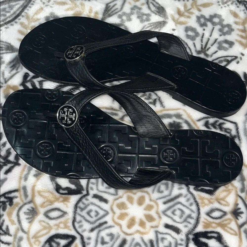 Tory Burch Black Leather Flip Sandals, 7M - Picture 7 of 10